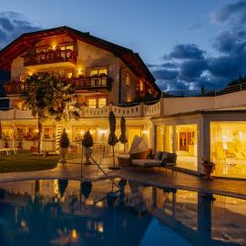 Adults only Hotel Grafenstein، فندق في تشينا
