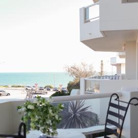 Spacious, ocean-front, pied-à-terre with stunning views &opposite cafes, hotelli kohteessa Perth