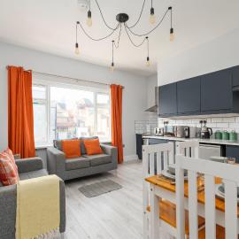 Stunning Apartment - Central Location - Sleeps 4