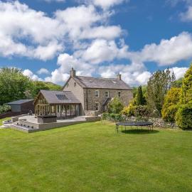Ty-Newydd-Llannor, hotel u gradu Llannor