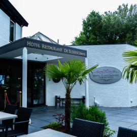 Hotel De Elderschans, hotel di Aardenburg
