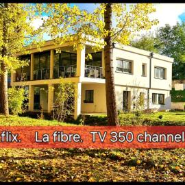 T-2ouest47m2 dans la maison au bord du Canal du Midi, Hotel in Sainte-Colombe-en-Bruilhois