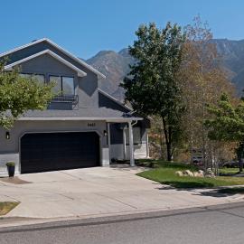 2BR Sandy Retreat king bed & Mtn Views Sleep 6