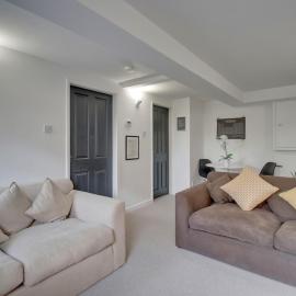 Stylish spacious apartment near airport, Rawdon, Hotel in Rawdon