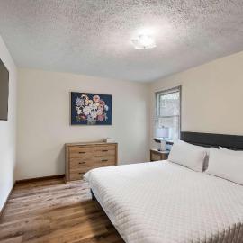 The Family Nook - Home for 8, hotel in Hamilton