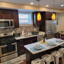 Luxurious DC Townhome ideal for Large Families plus Free Parking