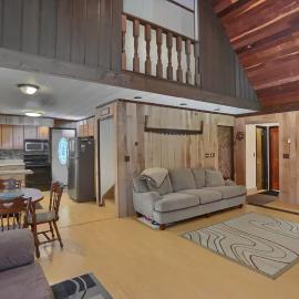 Pet Friendly Wi-Fi Firepit TV, hotel in Sigel