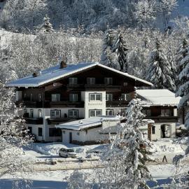 Pension Baranekhof - Just One Ski Bus Stop from Kitzsteinhorn Ski Resort