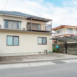 木の家ゲストハウス松山ドミトリー館, hotel en Matsuyama