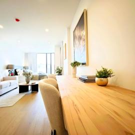 UG31 - Light luxury hotel-style suite in the core of Box Hill, with everything you need for dining and entertainment downstairs