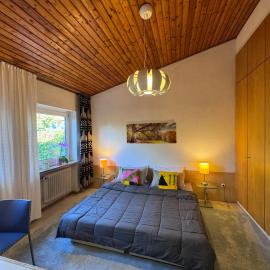Zwei Zimmer im Reihenhaus, hotel i Planegg