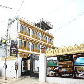 Hotel L S Restaurant And Spa: Nāi şehrinde bir otel