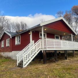 Romslig hus nær Varangerfjorden, hôtel à Jakobselv