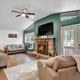 Tranquil Trails Cottage Fire Pit Cozy 3BDR, hotel i Gouldsboro