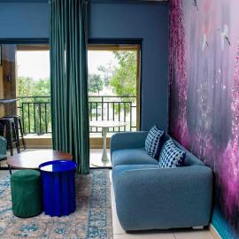 Exquisite Home with fast wifi, workstation, pool and gym, great for long stays