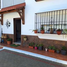 Apartamento en Buhardilla de Casa Andaluza, готель у місті Bollullos de la Mitación