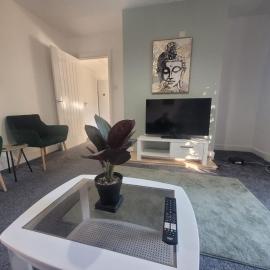 Contractor House with Private Parking and Free Wi-Fi