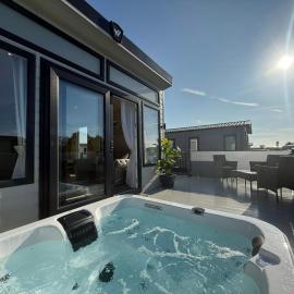 Skegness Retreats The Retreat 12a chapel st Leonards Golden Palm Resort skegness, hotel in Chapel Saint Leonards