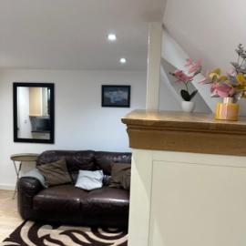 A Cosy and Spacious Studio Flat, hotel in Navestock