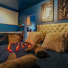 L'instant Suspendu-Studio Jacuzzi Terrasse Plages: Saint-Aunès şehrinde bir otel