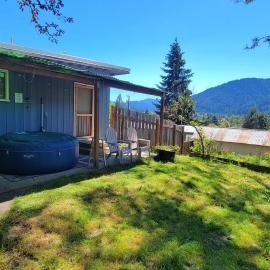 Mountain Peak Views from Hot Tub in Uptown 2 Bdr โรงแรมในOakridge
