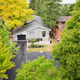 Family Home Near Toronto, Game Room, Backyard, Parking, Self-Checkin, hotel u gradu 'Pickering'