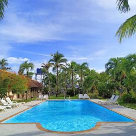 The Golddiggers Resort, hotel in Nai Yang Beach