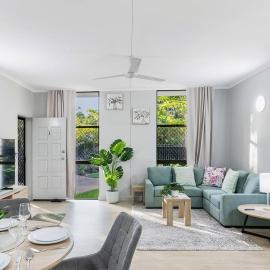 Sandalwood Oasis - Tropical Serenity near Waterfront