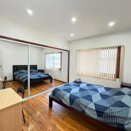 Spacious Queen Room in Two Story House - L6