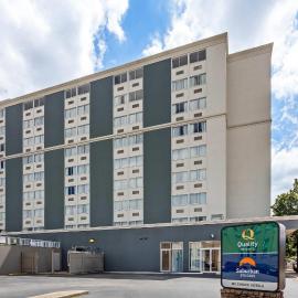 Quality Inn & Suites Charleston - Civic Center, khách sạn ở Charleston