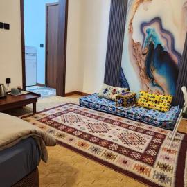 Private Room in Sur House, hotell i Sur