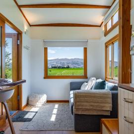 Tarras Tiny Haven - Wake up to Breathtaking Mountains, Hotel in Tarras