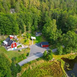 Knaggelid Guest Houses: Svängsta şehrinde bir otel