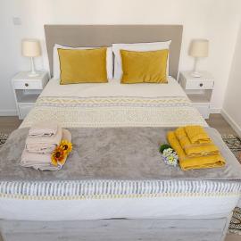 Traditional Madeira House Garden, Terrace & BBQ, hotel a Ribeira Brava