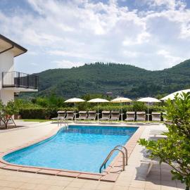 Ca' Le Terrazze With Pool, hotel Gardában