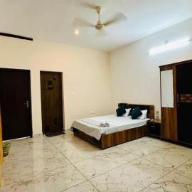 Rams Guest House Meadows Walk to Varkala Papnasam Beach - Groups & Couple friendly, hotel in Varkala