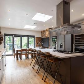Spacious 5 Bedroom Home with Garden in Tooting