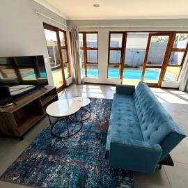 Hideaway-Poolside Comfort cottage 3km to the Beach