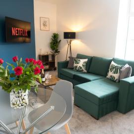 Modern 3B Home, ideal For Families and Contrators!