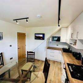 3 bedroom Brookwood Road apartment