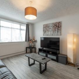 Spacious 2 Bedroom House in Kingsbury NW London, hotel a Wealdstone
