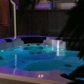 Charme & Sens Avec Jacuzzi intérieur, hotell i Thésée