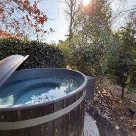 Boshuis Bubbels Wellness Chalet with Private HOTTUB and SAUNA - Super Holiday House with Huge Garden and Private Parking Space - Veluwe Holiday Voorthuizen