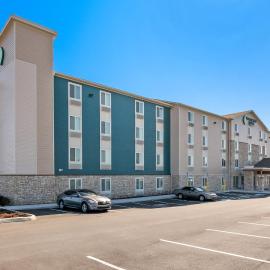 WoodSpring Suites Newington - Hartford South, хотел в Newington