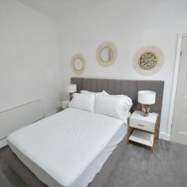 Spacious & Cosy Double Bed Room Stockport, hotel in Stockport