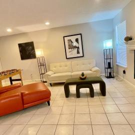 Rare to find 2 bedrooms 1 King bed & 2 Twins beds 2 bathrooms, hotel sa El Paso