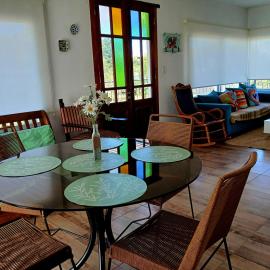 Luminosa casa en El Volcán, Hotel in El Volcán