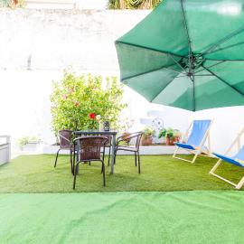 Benfica House in Lisbon with Pool & Garden