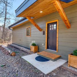 Caribou Cabin at Thunder Bluff, hotel in Fayetteville