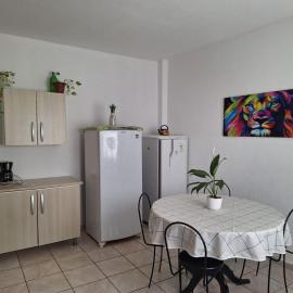 3 Kitnets, hotel in Rio das Ostras